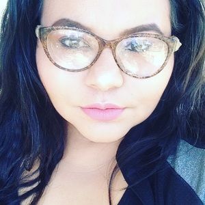 Meet your Posher, Cassandra